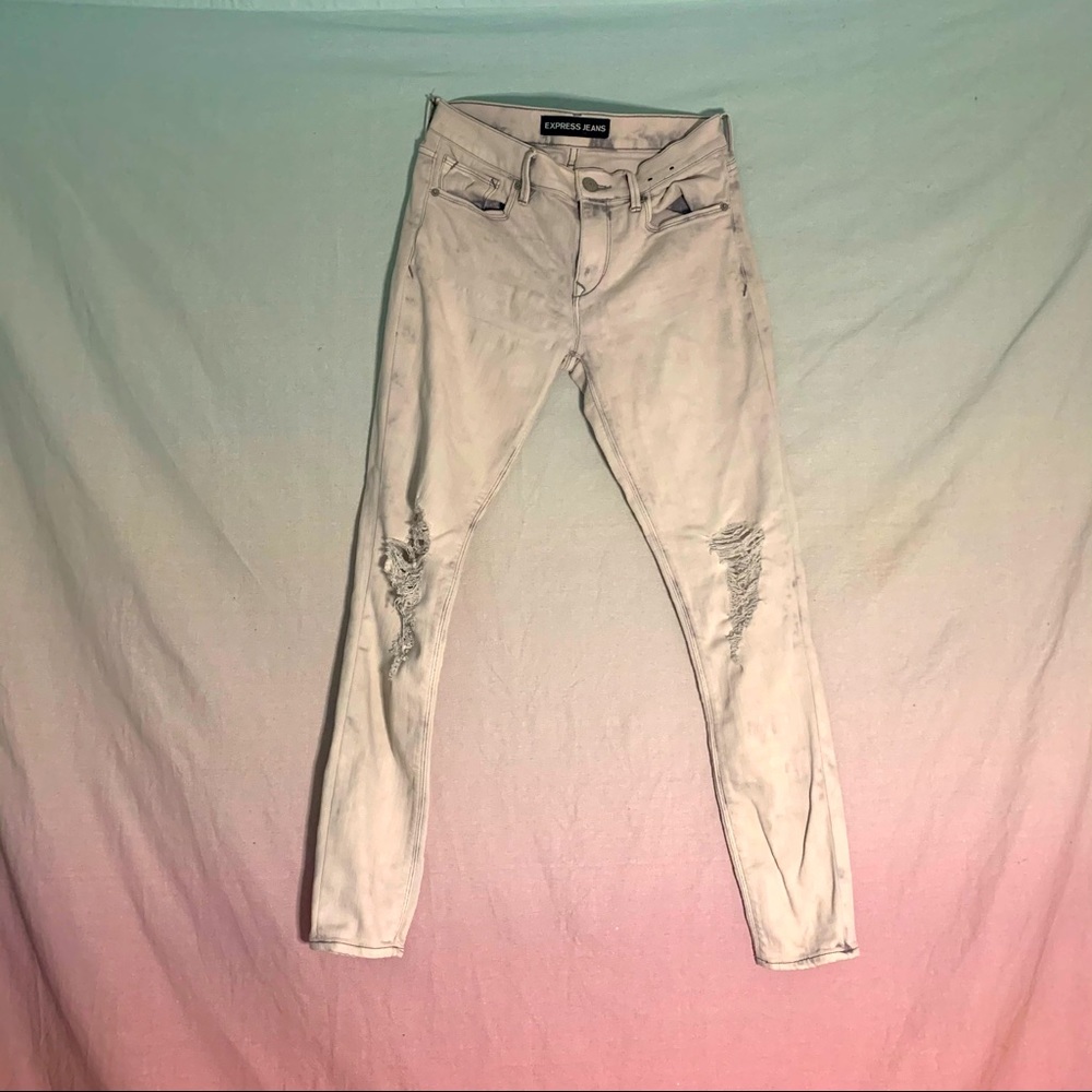 Stretchy knee cut out jeans